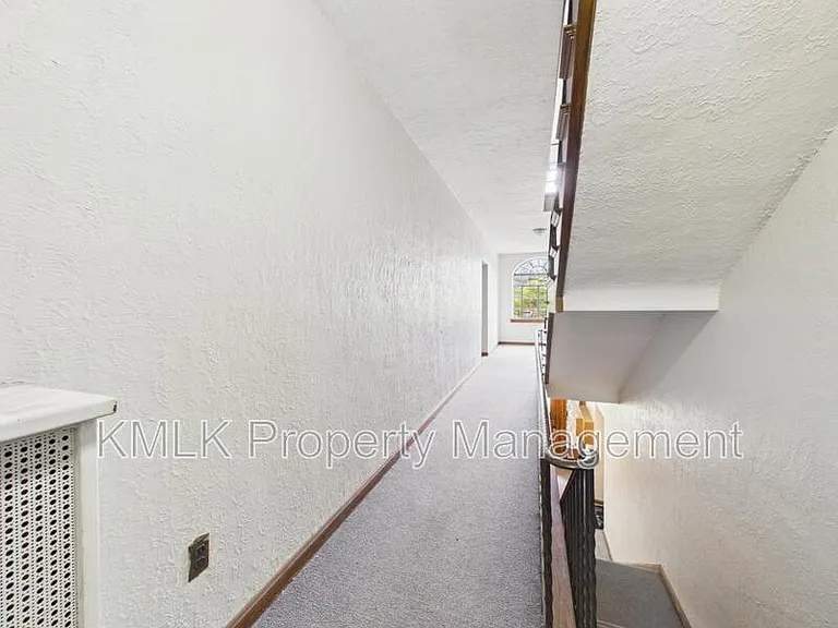 1352 Kenilworth Ave — Photo 5