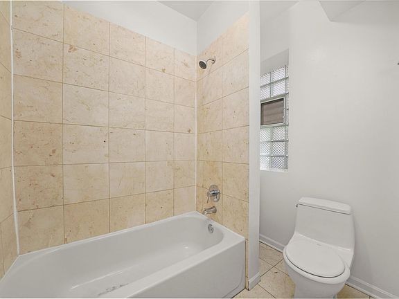 5th image of 3449-53 W Schubert Ave #2657-2