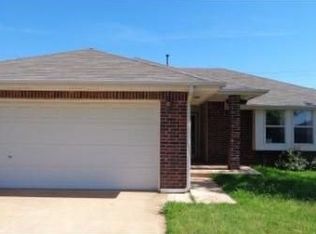617 SW 22nd St, Moore, OK 73160