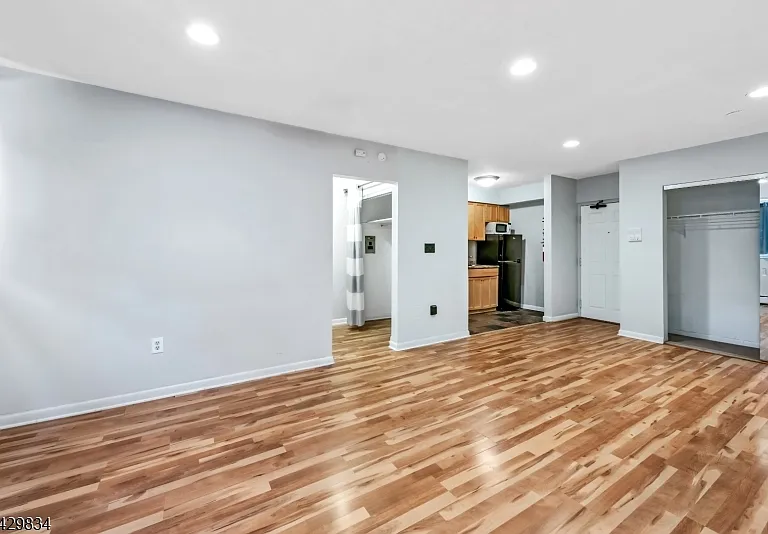 37 Hill St — Photo 1