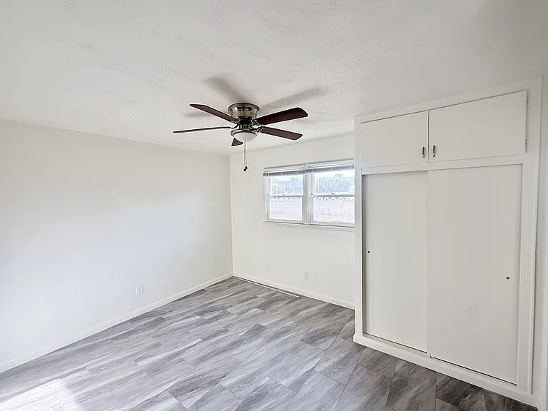 24452 Myers Ave — Photo 5