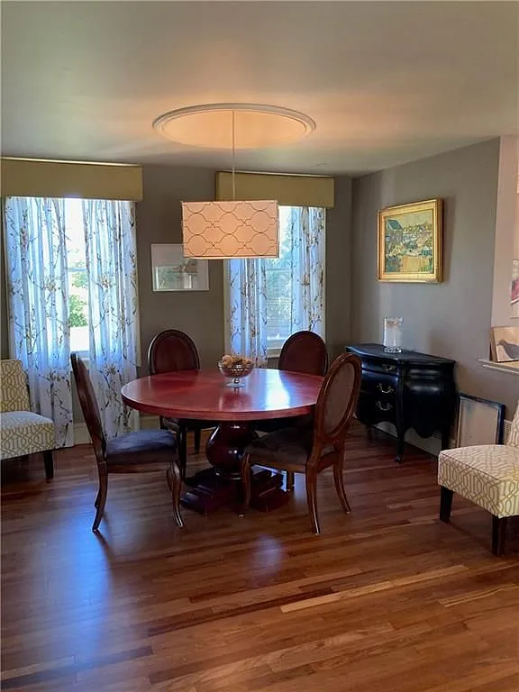 4 bed, 3.0 bath, 2500 sqft, $3,900 — Photo 4