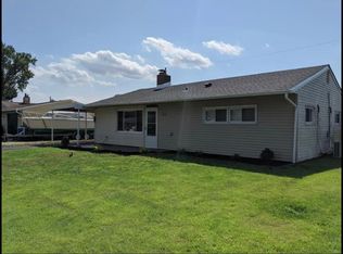 35 Balsam Rd, Levittown, PA 19057