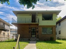 Leon Terrace, 6113 -LOWER