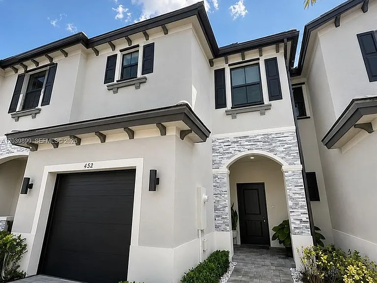 452 NW 203rd Ter — Photo 5