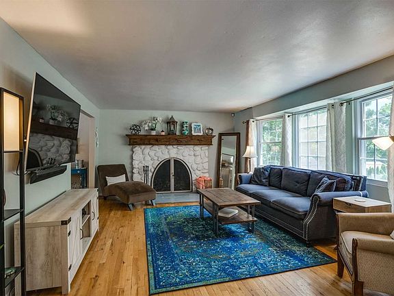 5th image of 37 Washington Heights St