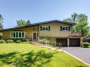 176 Acorn Ln, Libertyville, IL 60048