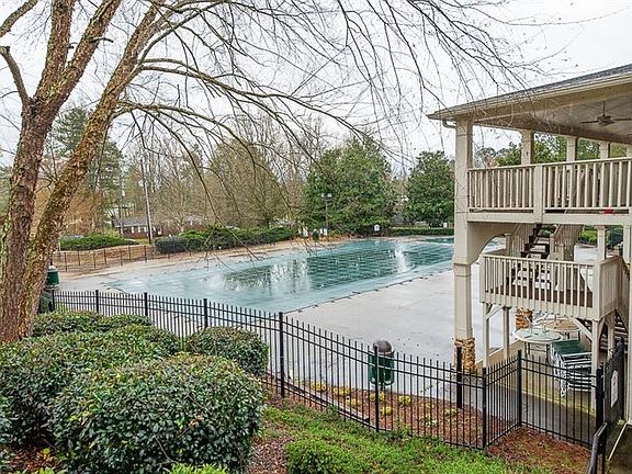 5th image of 207 Highlands Dr