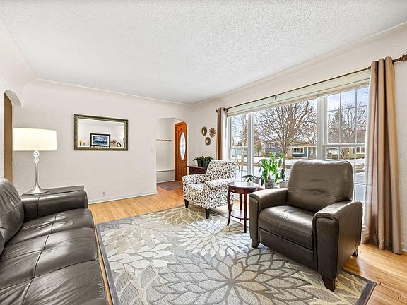 5th image of 113 3rd St S