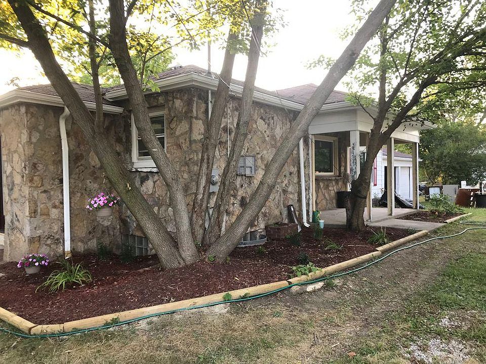 1st image of 220 Robert Dr
