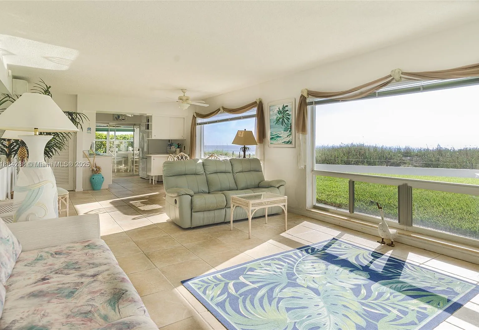 2 bed, 2.0 bath, 1300 sqft, $4,500 — Photo 3