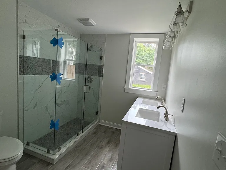 726 E Saint Catherine St — Photo 15
