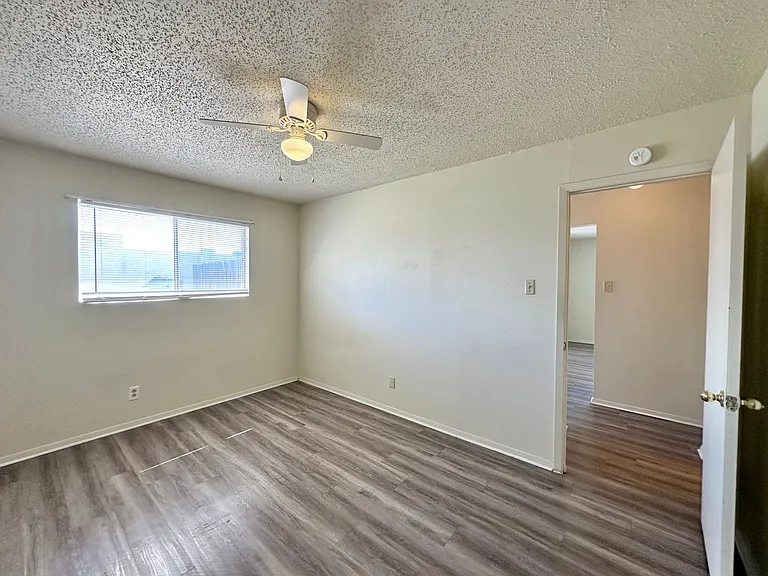 2101 Robert E Lee Dr — Photo 31