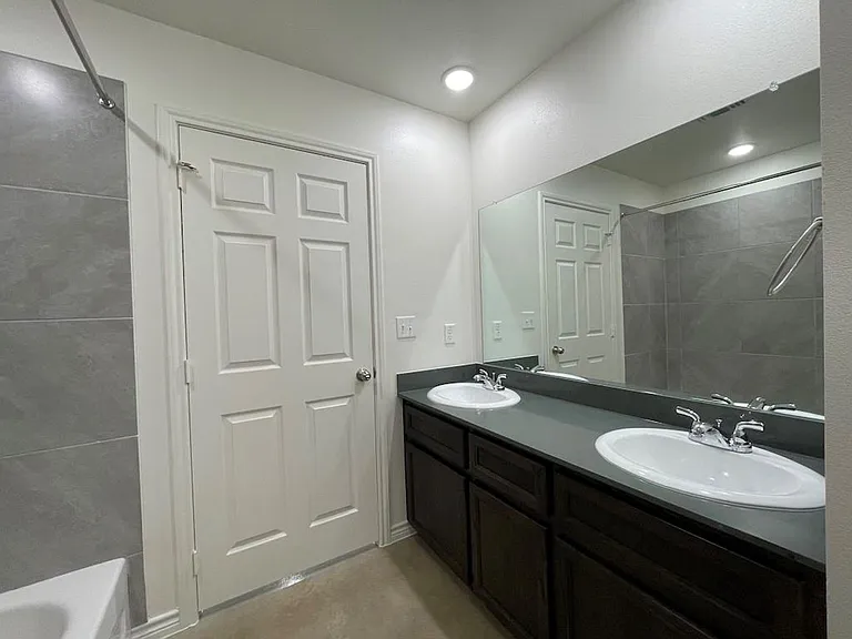 2317 Zanoletti Dr — Photo 37