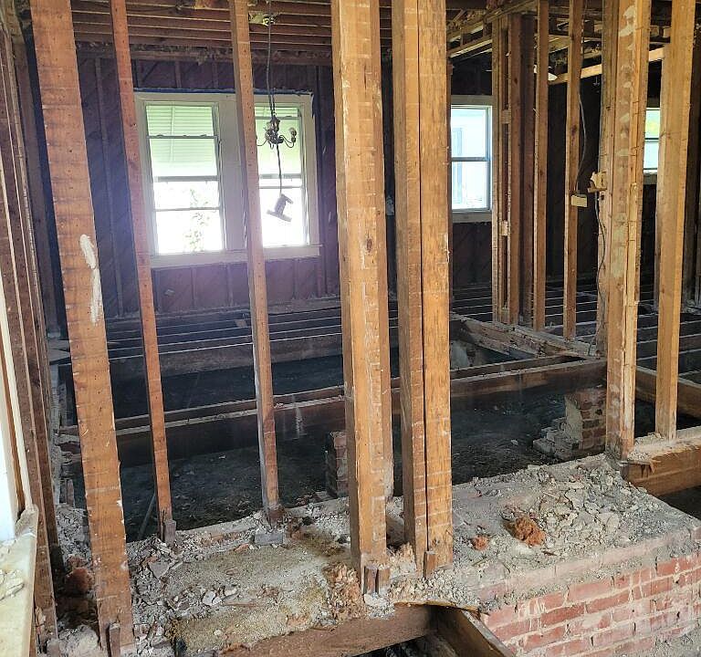 2nd image of 403 E Mulberry Street