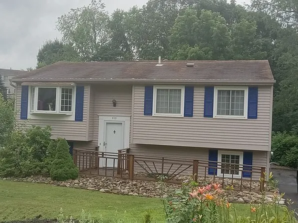 410 Meade Dr, Coraopolis, PA 15108