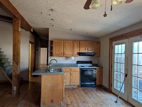 5th image of 383 Fairgrounds Dr