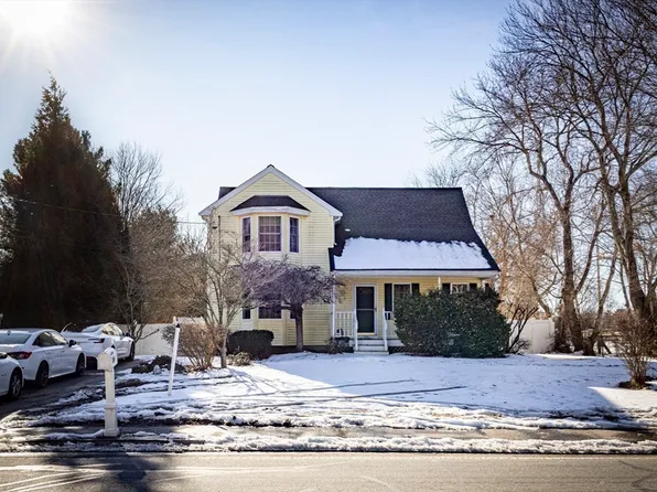 106 Longmeadow Rd, Taunton, MA 02780