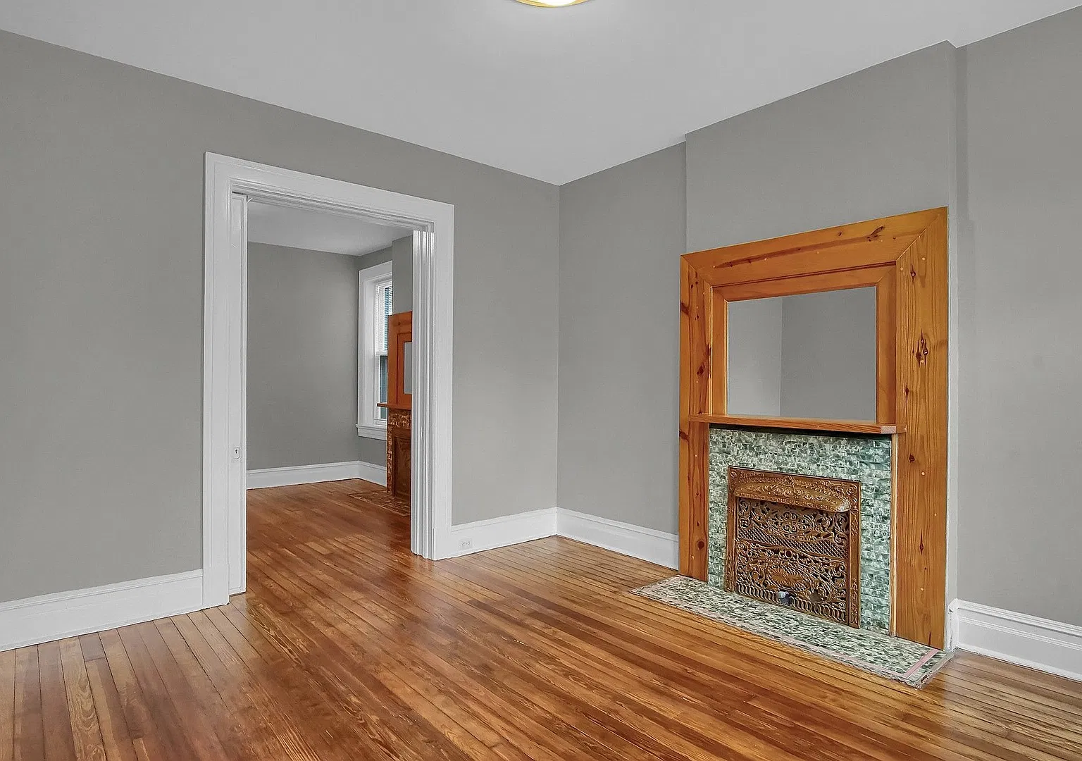 2927 Magnolia — Photo 3