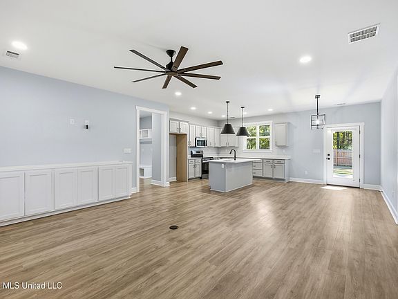 4th image of 153 Church Rd