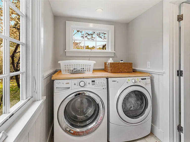 379 Ferry Rd — Photo 10