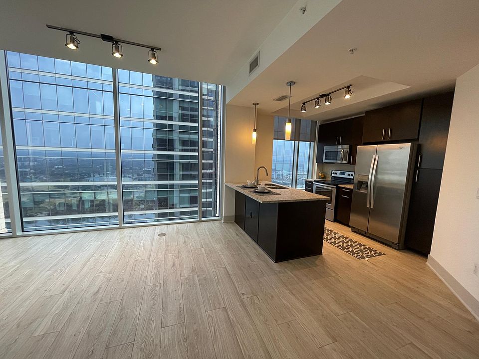 1st image of 231 W 8th St #2620