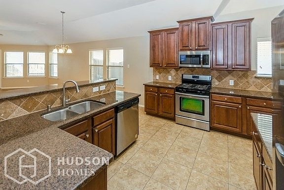 2nd image of 905 Honey Locust Dr