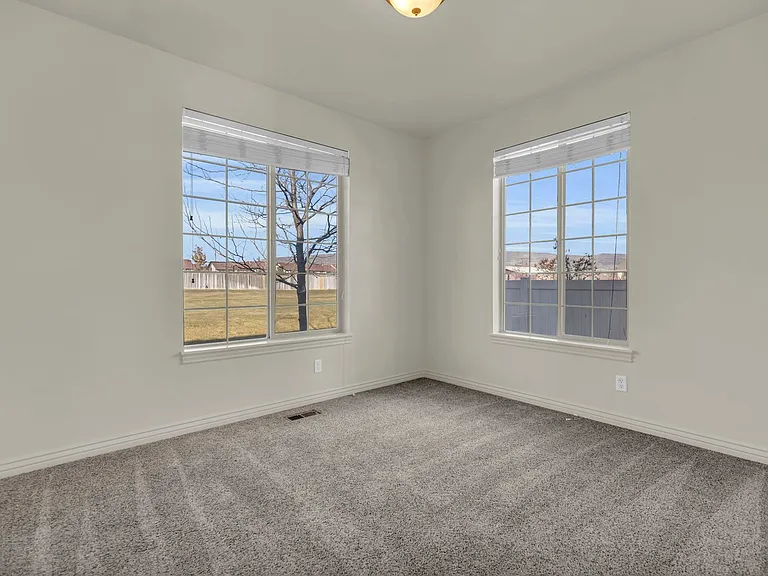 832 E Michie Ln — Photo 20