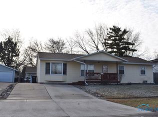 3220 Flame Dr, Oregon, OH 43616