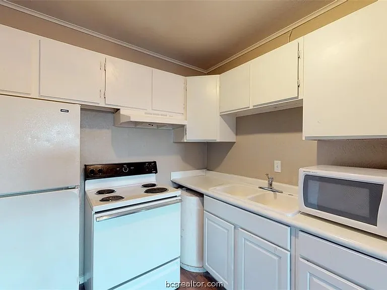 204 Lynn Dr #B — Photo 6