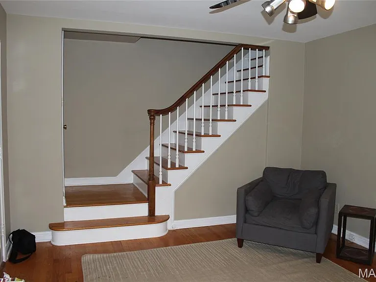 1119 Sanford Ave — Photo 3