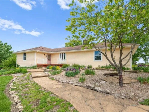 28639 Hospital Dr, Paola, KS 66071