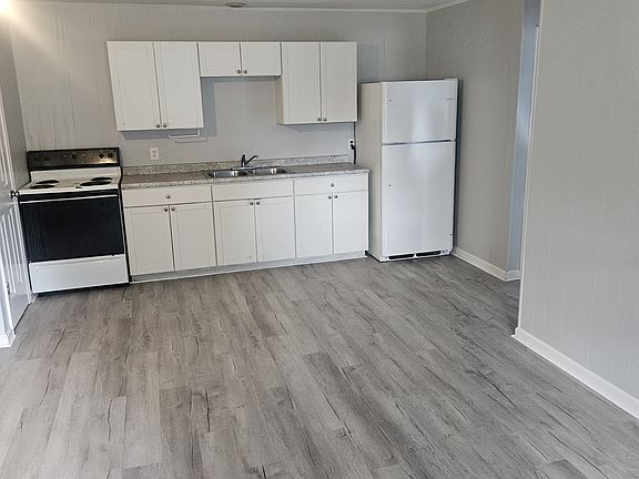 3rd image of 1608 College Farm Rd APT 2W