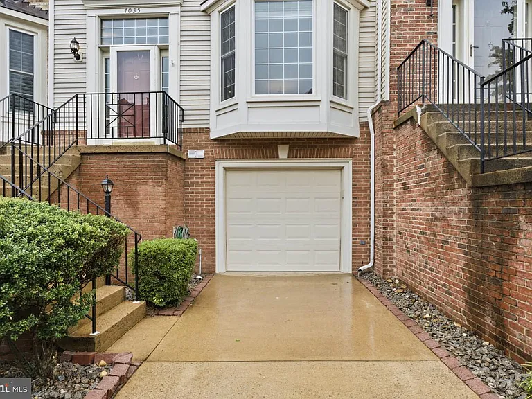 7035 Kings Manor Dr — Photo 4