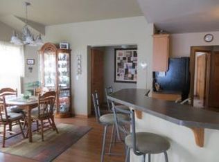 616 Ravenwood Ct #B, Waterford, WI 53185