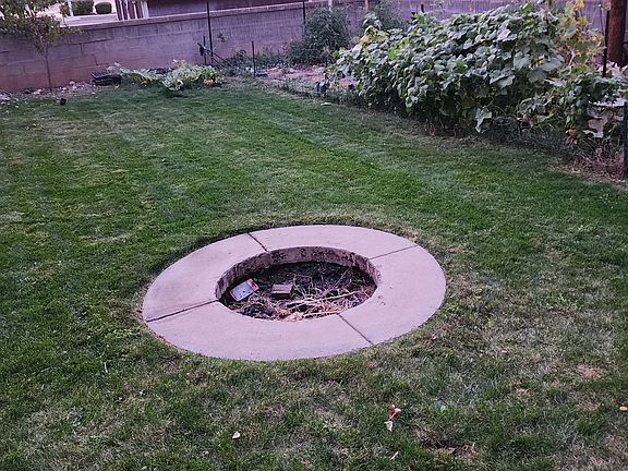 Backyard firepit. Lots of room for an event with several people.