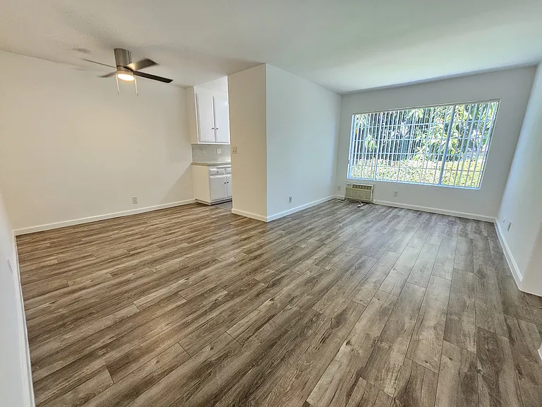1202 N Fuller Ave #11 — Photo 2