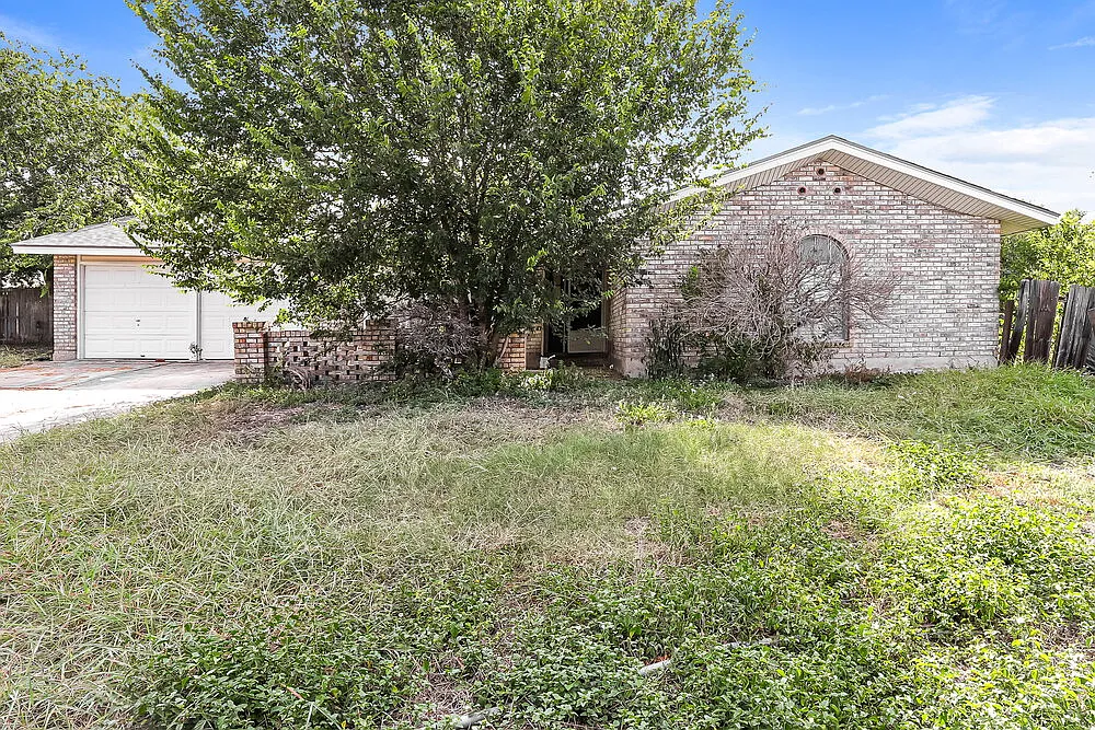 3 bed, 2.0 bath, 1228 sqft, $1,520 — Photo 1