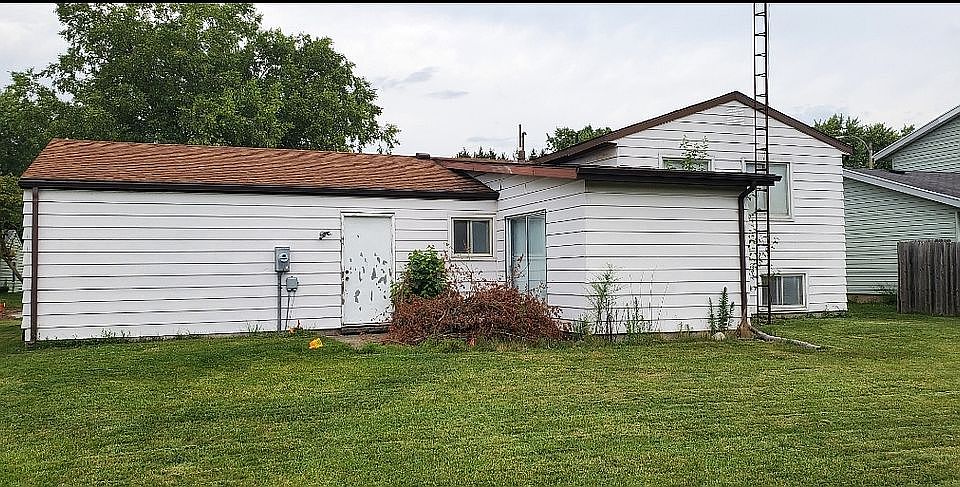2nd image of 1942 Thornhill Dr