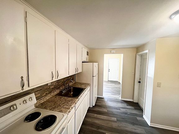 3rd image of 2252 Weber St
