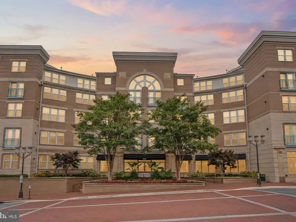 12000 Market St APT 162, Reston, VA 20190