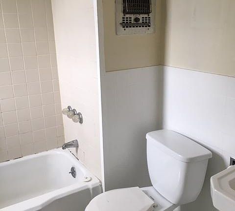 3rd image of 51 Richmond Ave #B4