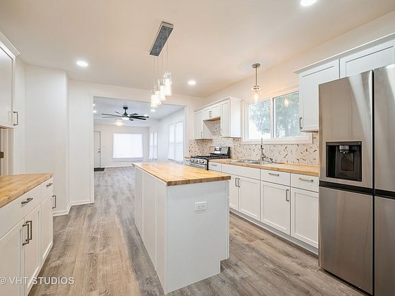 5th image of 1228 Victoria Ave