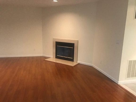 5th image of 19 Larissa Ln #1