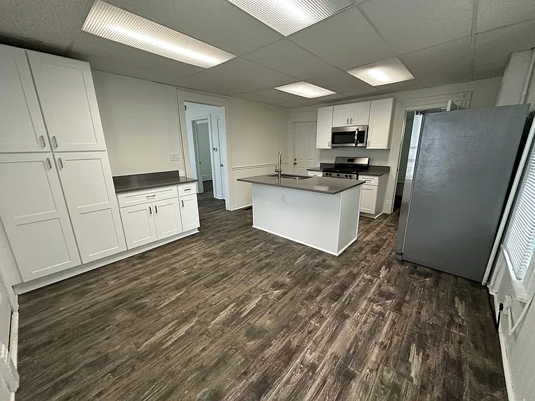 652 Chatham NW — Photo 11