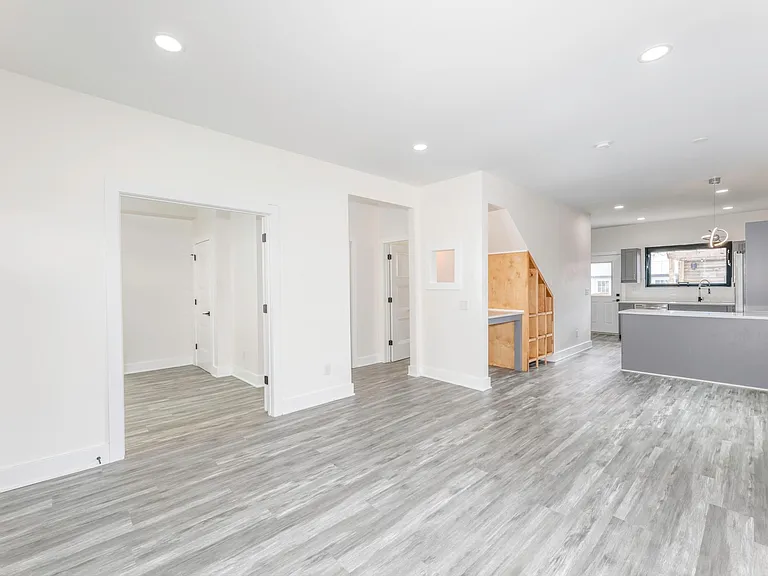1113 W 18th St — Photo 2