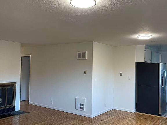 2nd image of 272 Athol Ave #B