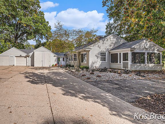 4th image of 2653 Thornapple River Dr SE