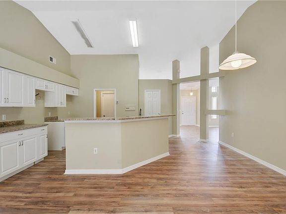 3rd image of 1139 Manitoba St