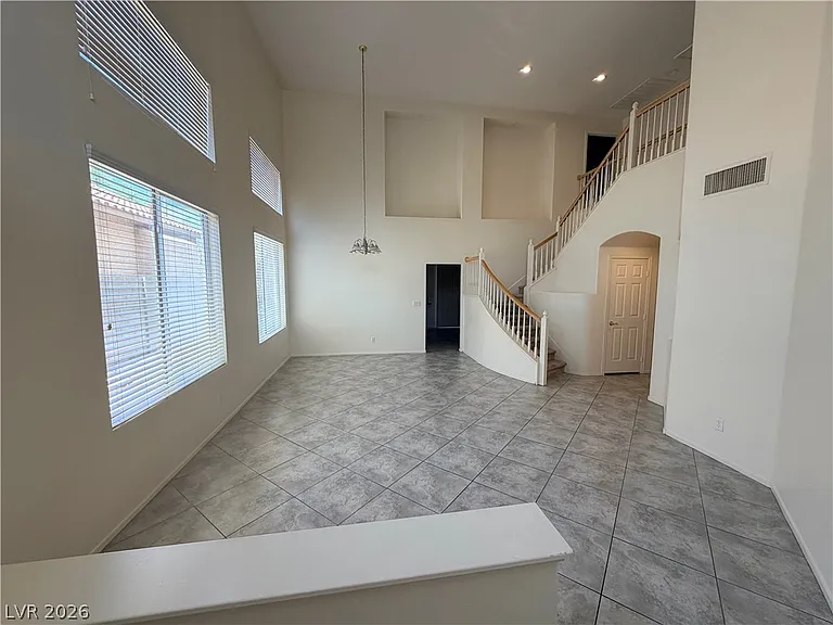 925 Lexington Cross Dr — Photo 5